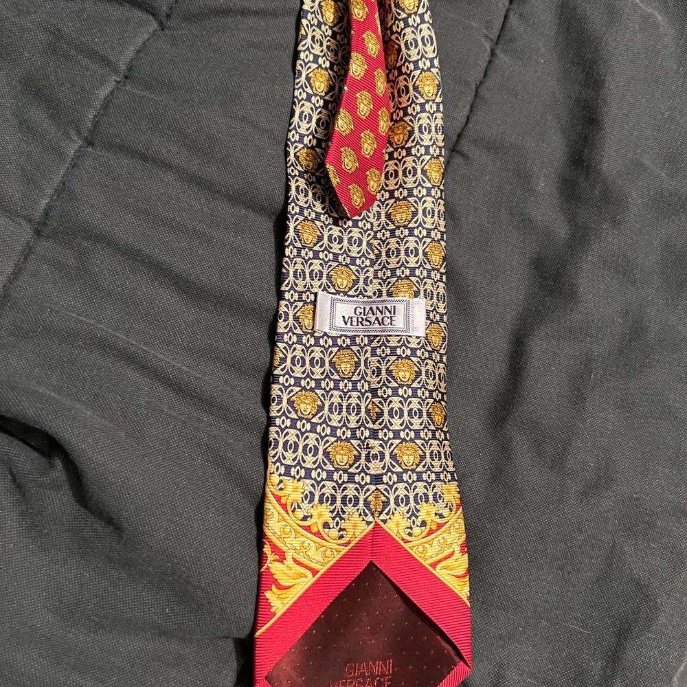 Versace tie - Picture 3 of 9